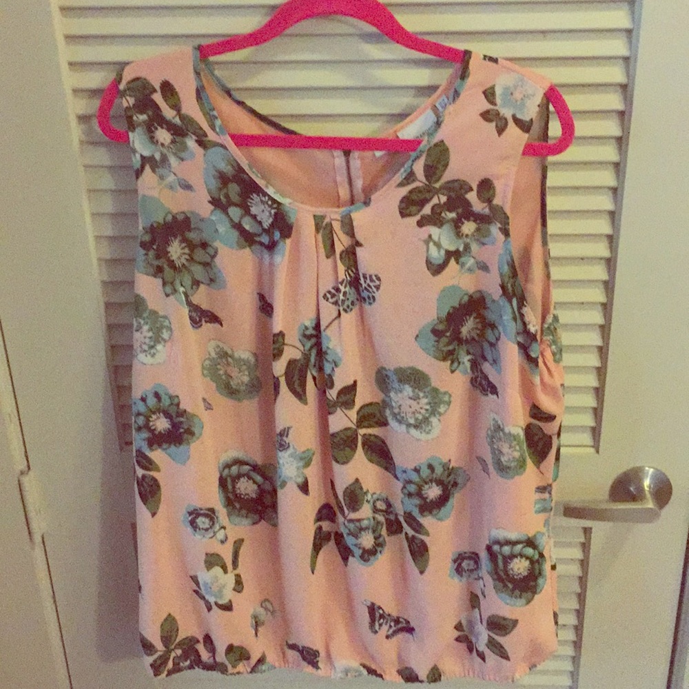 Sleeveless patterned top